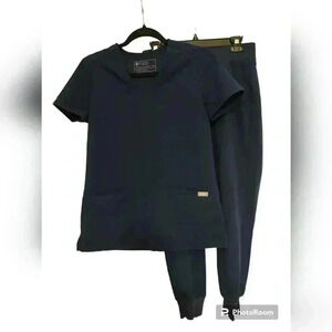 Figs VIAOLI Women's Scrub Suit Set Modern V-neck Top and Drawstring Joggers